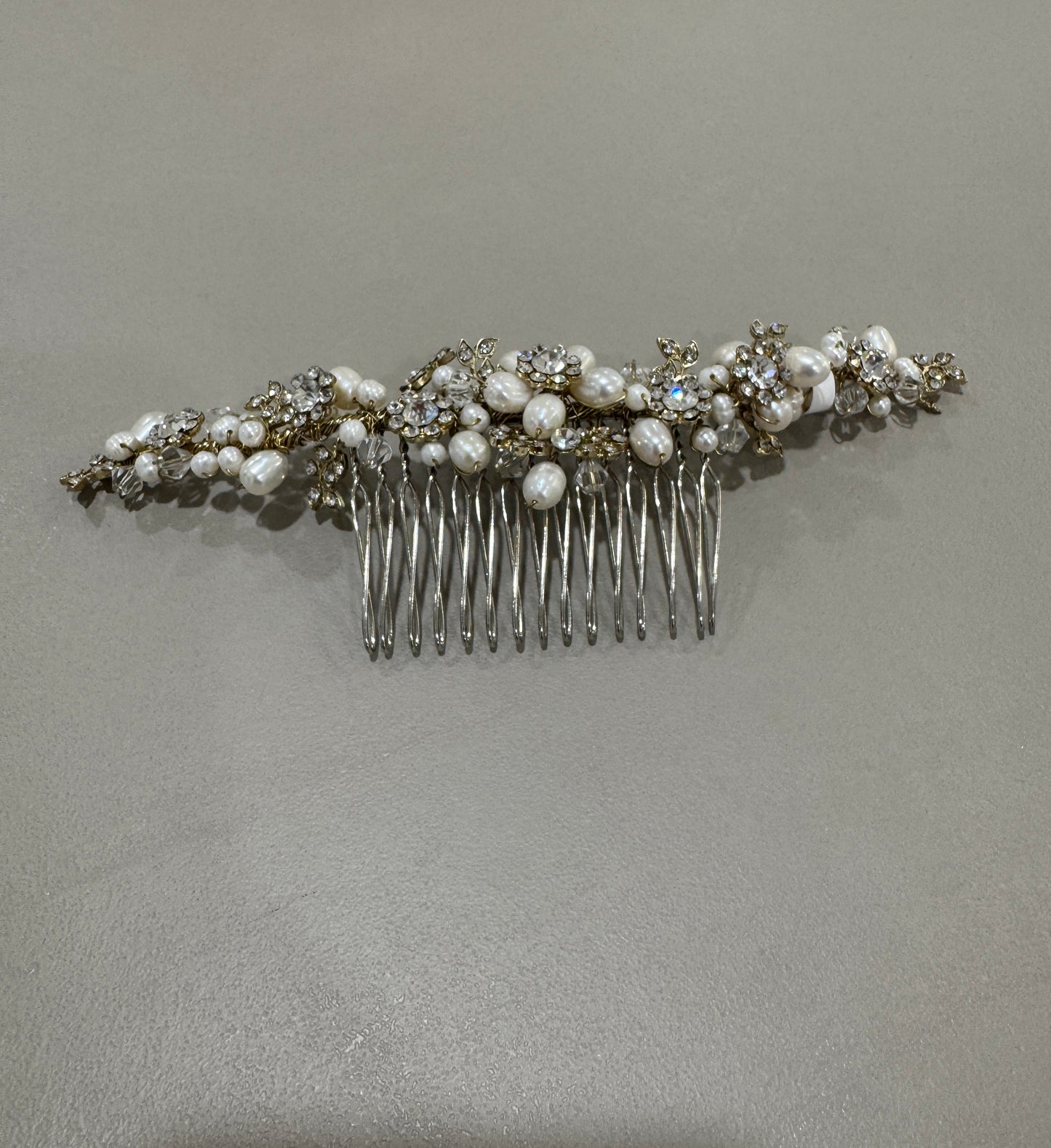 Haarschmuck mit Perlen