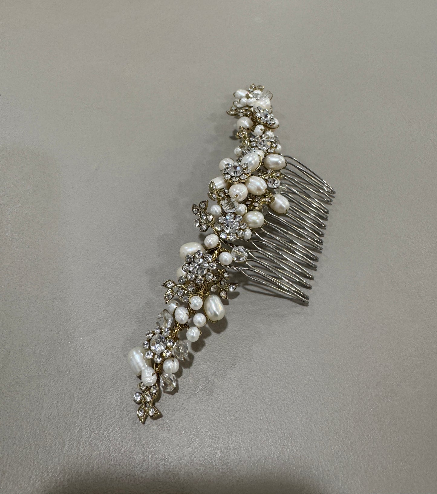 Haarschmuck mit Perlen