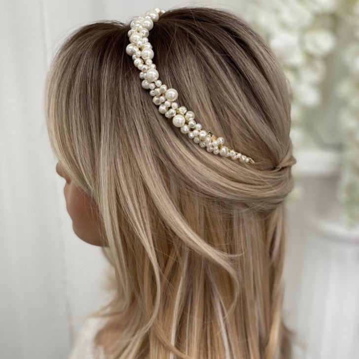 Haarschmuck aus matten Perlen